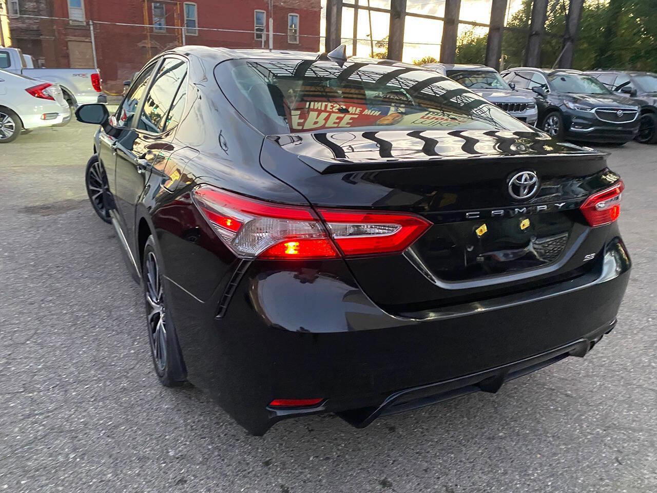 Used 2019 Toyota Camry SE image 40