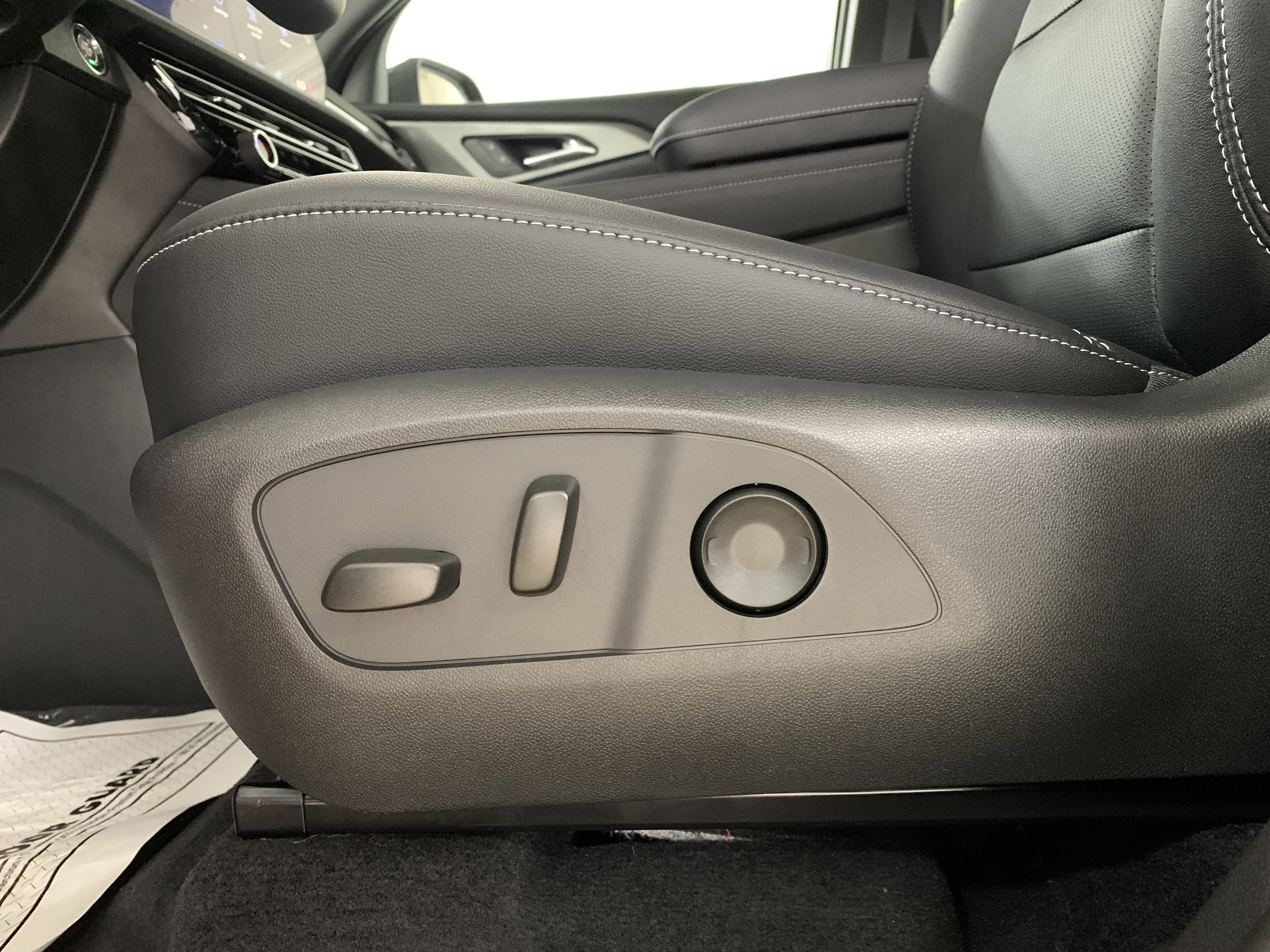 New 2025 Chevrolet Traverse LT w/ Enhanced Driving Package image 15