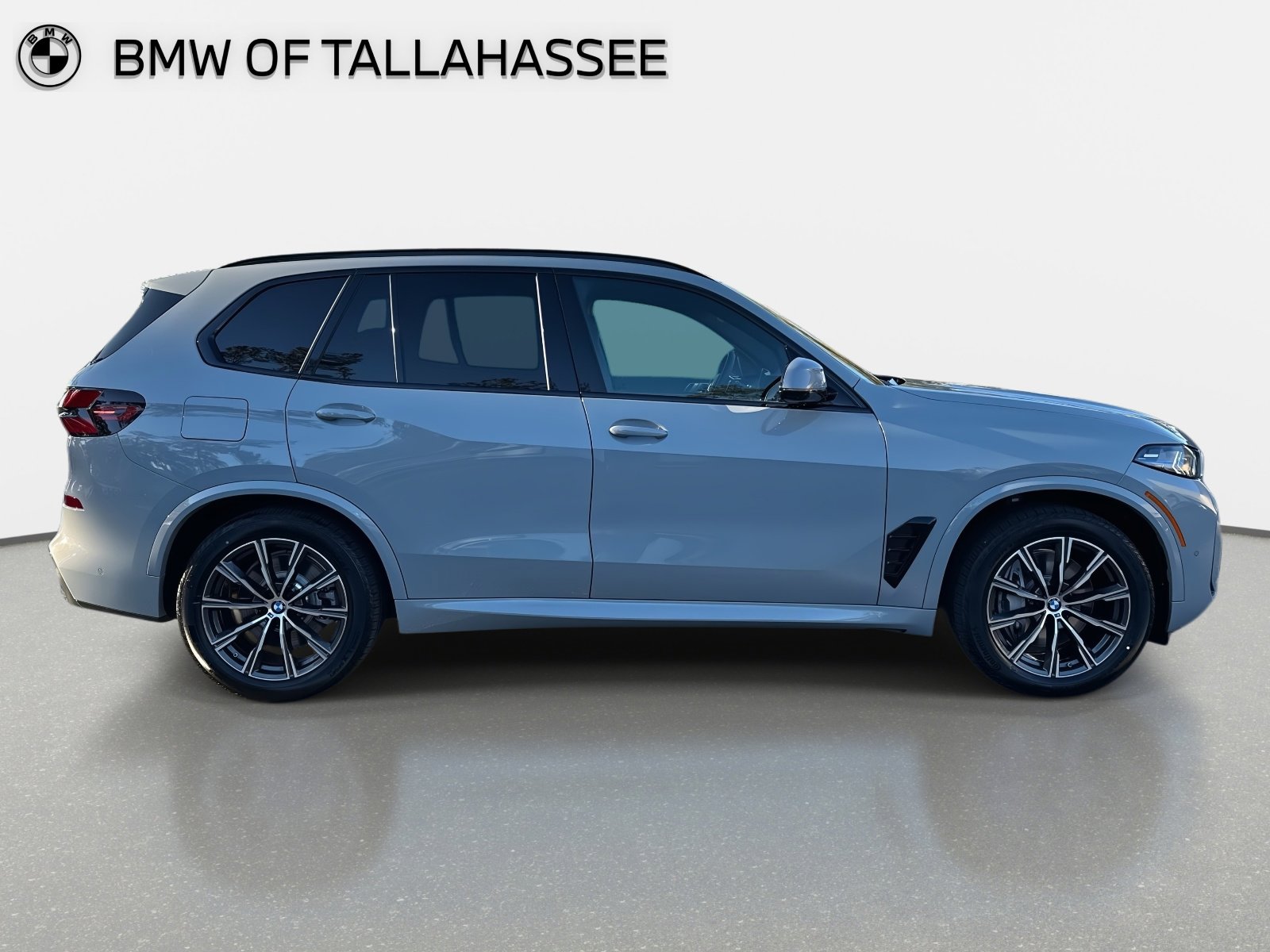 New 2026 BMW X5 xDrive50e w/ M Sport Package AWD/4WD image 6