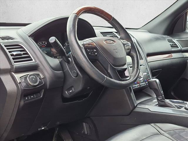 Used 2018 Ford Explorer Platinum AWD/4WD image 10