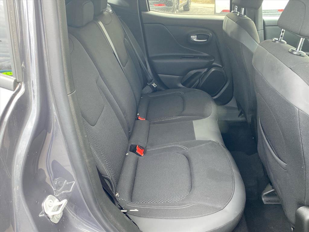 Certified 2023 Jeep Renegade Latitude w/ Premium Group AWD/4WD image 25