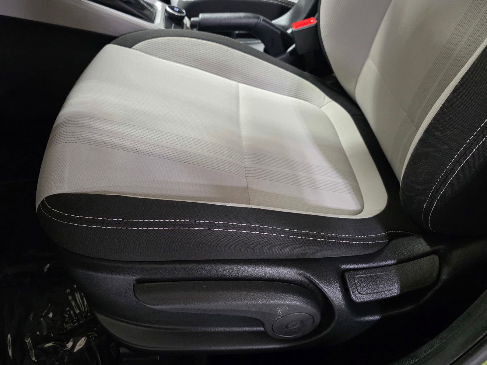 Certified 2023 Hyundai Venue SEL image 23