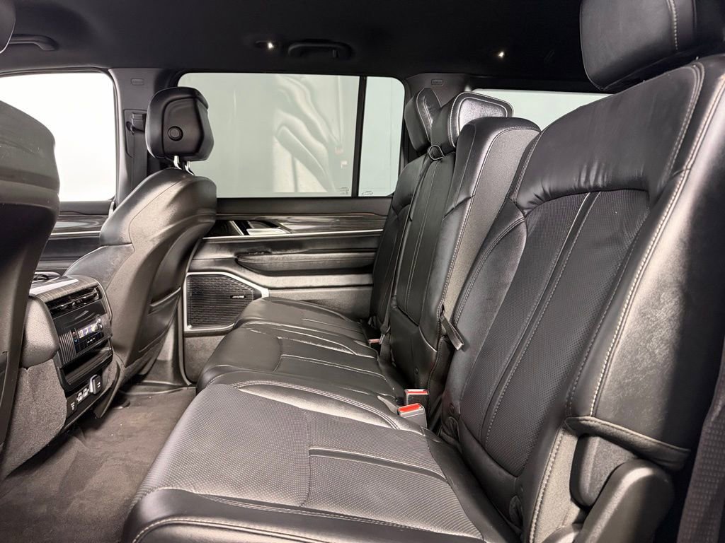 Used 2022 Jeep Wagoneer Series II AWD/4WD image 28