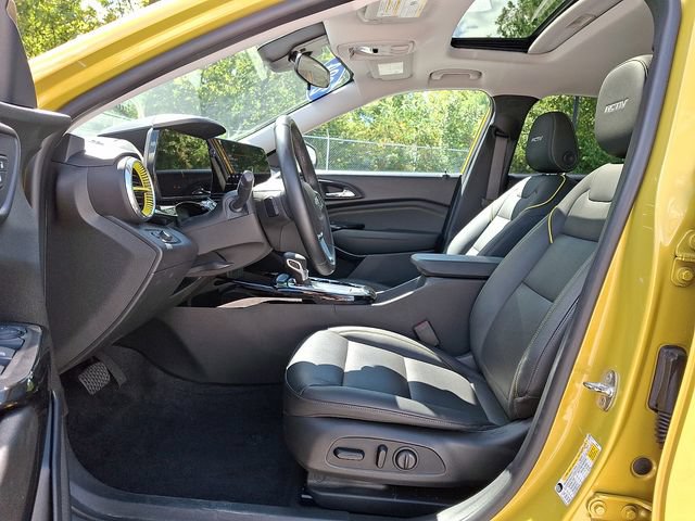 Used 2024 Chevrolet Trax ACTIV w/ Sunroof Package FWD image 15