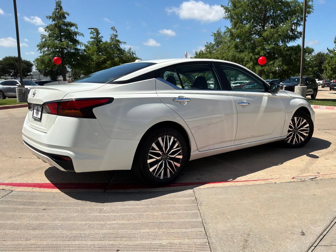 Used 2025 Nissan Altima 2.5 SV FWD image 6