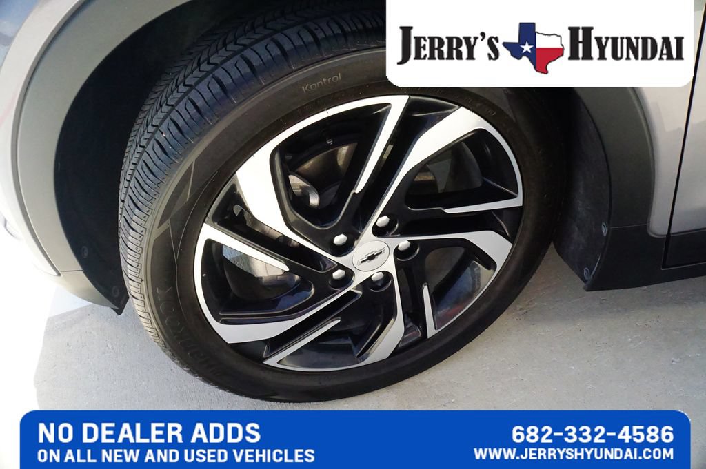 Used 2023 Chevrolet Bolt LT FWD image 9