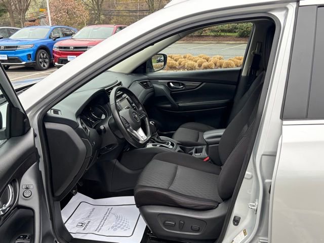 Used 2018 Nissan Rogue SV image 15