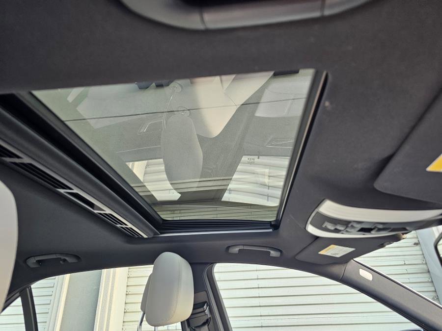 Used 2012 Mercedes-Benz E 350 4MATIC Sedan image 11