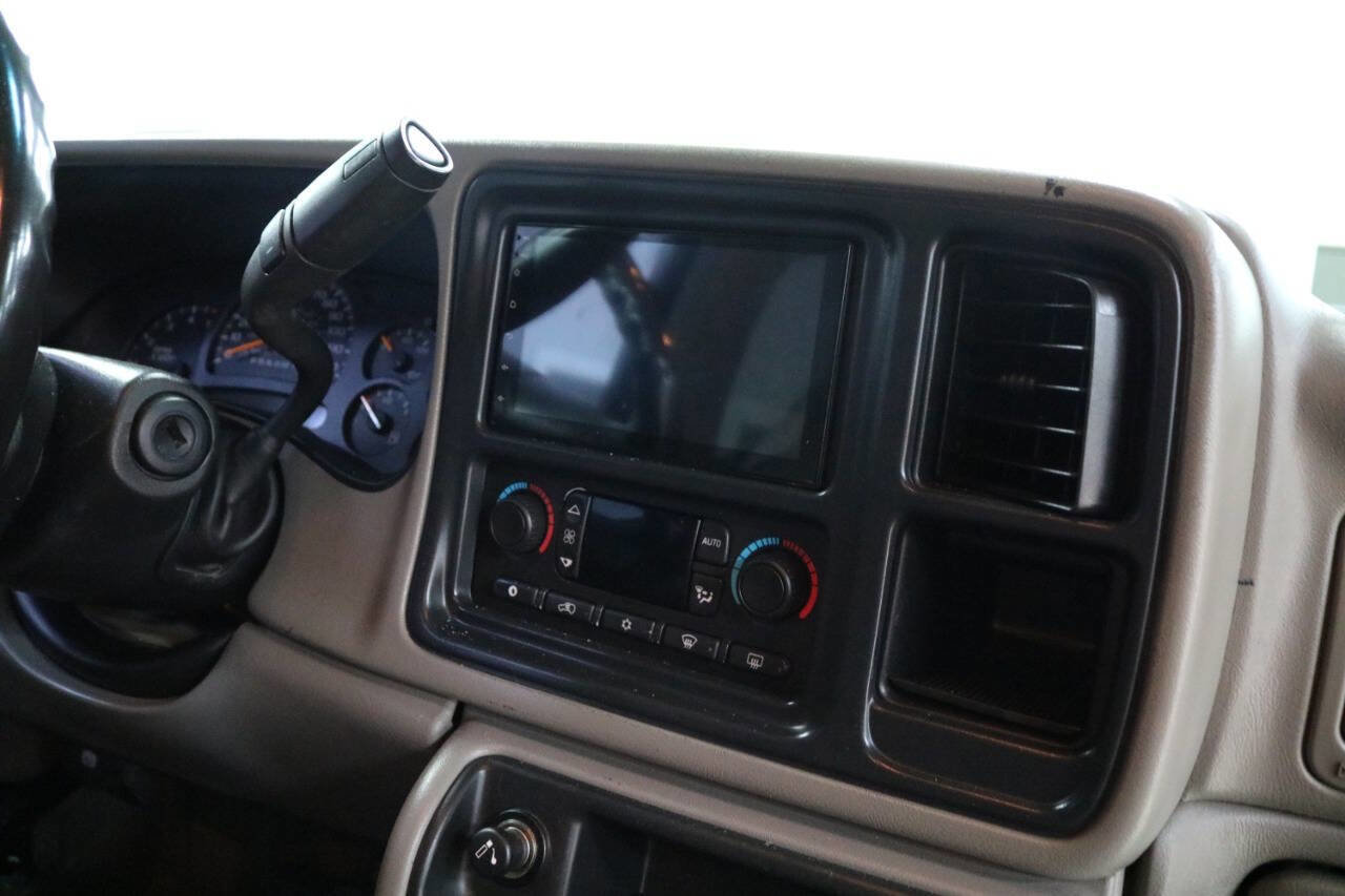Used 2006 GMC Sierra 2500 SLT w/ Heavy-Duty Power Package image 48
