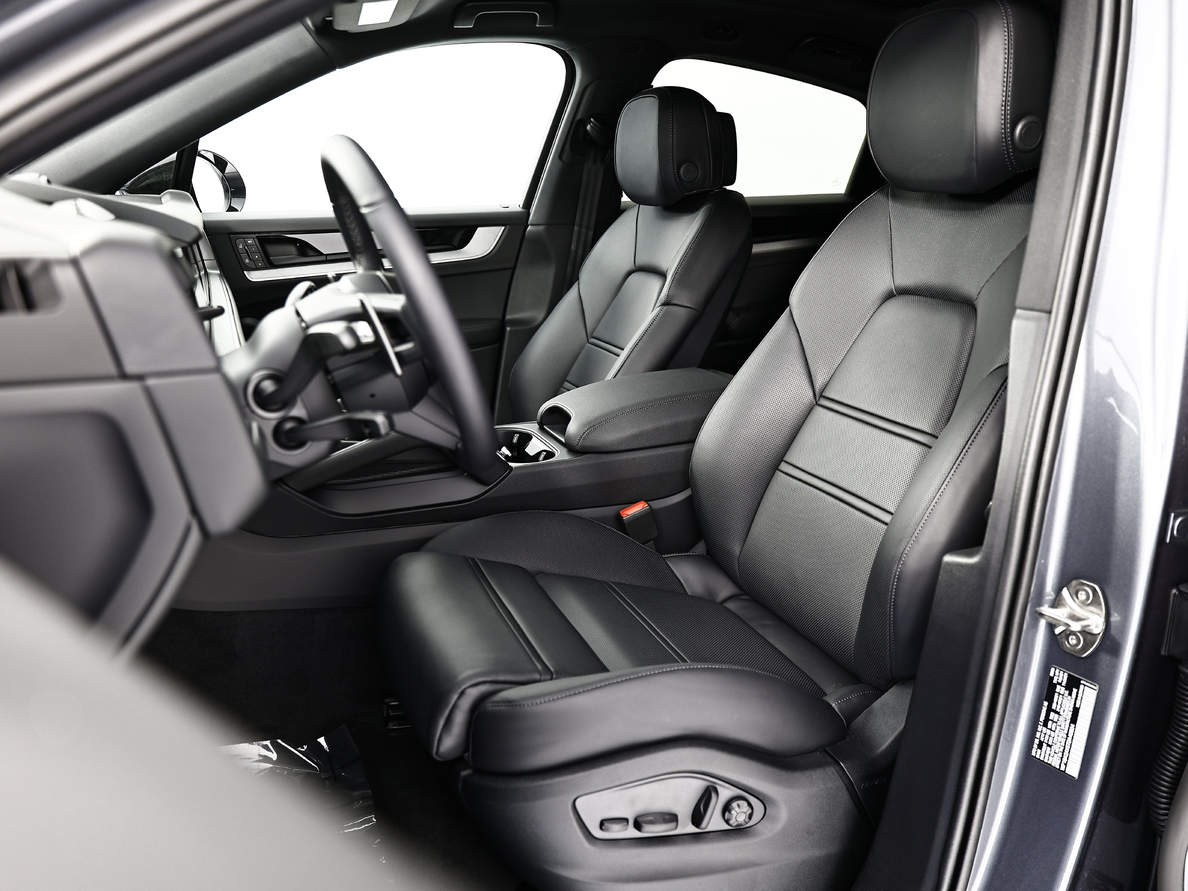 New 2026 Porsche Cayenne Coupe AWD/4WD image 5