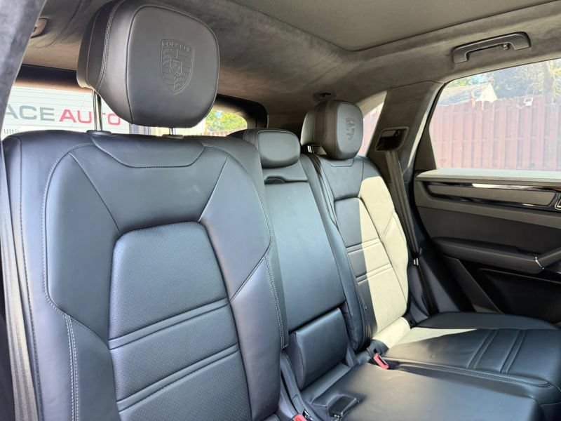 Used 2019 Porsche Cayenne Turbo AWD/4WD image 29