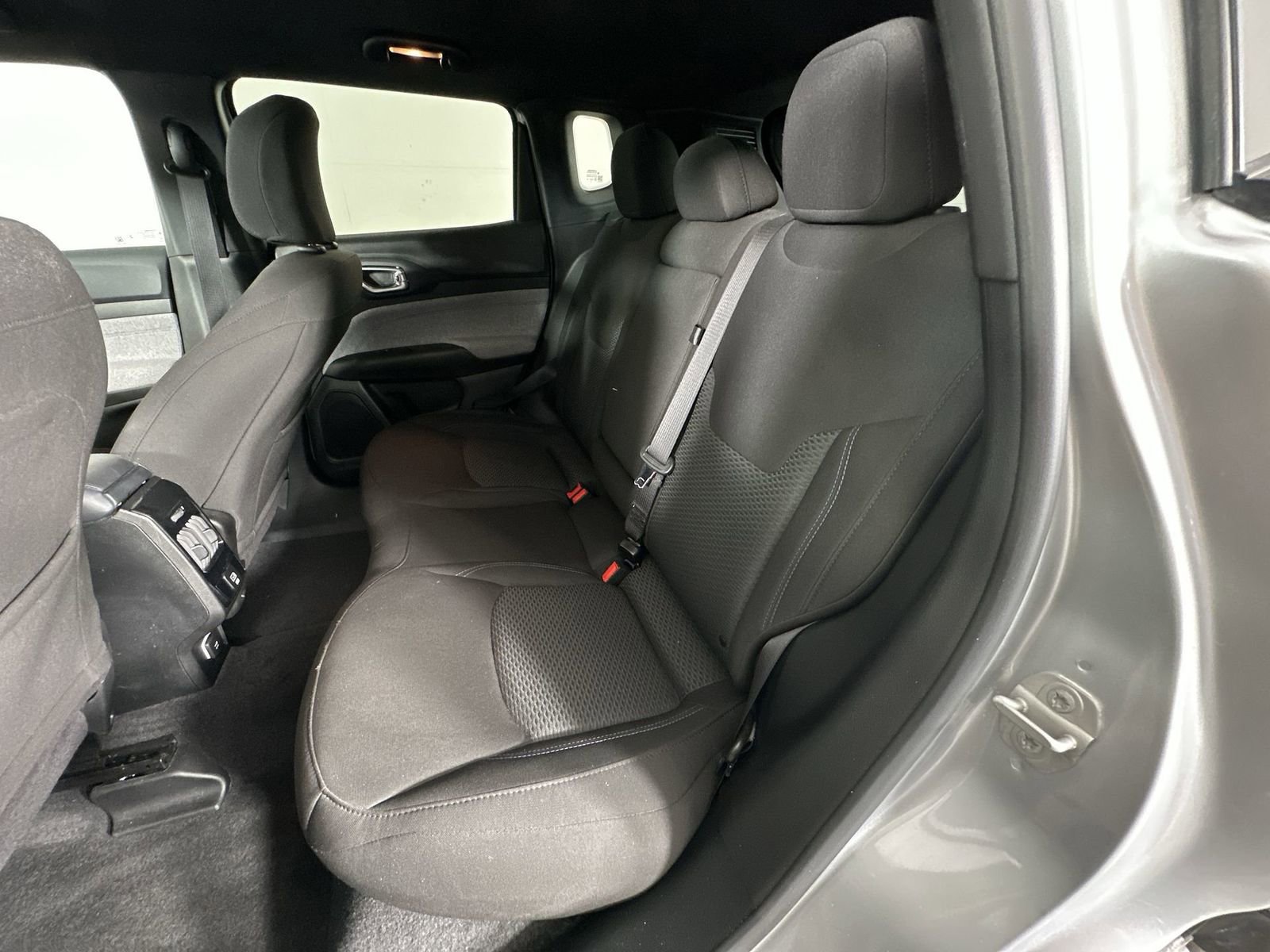 Used 2025 Jeep Compass Sport image 23