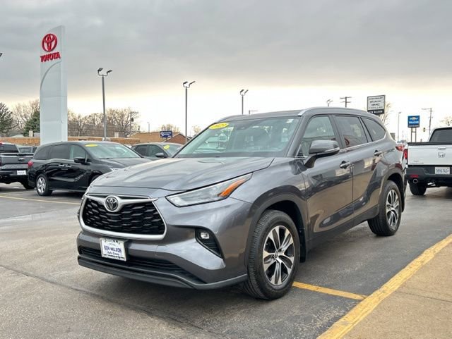 Used 2023 Toyota Highlander XLE image 5