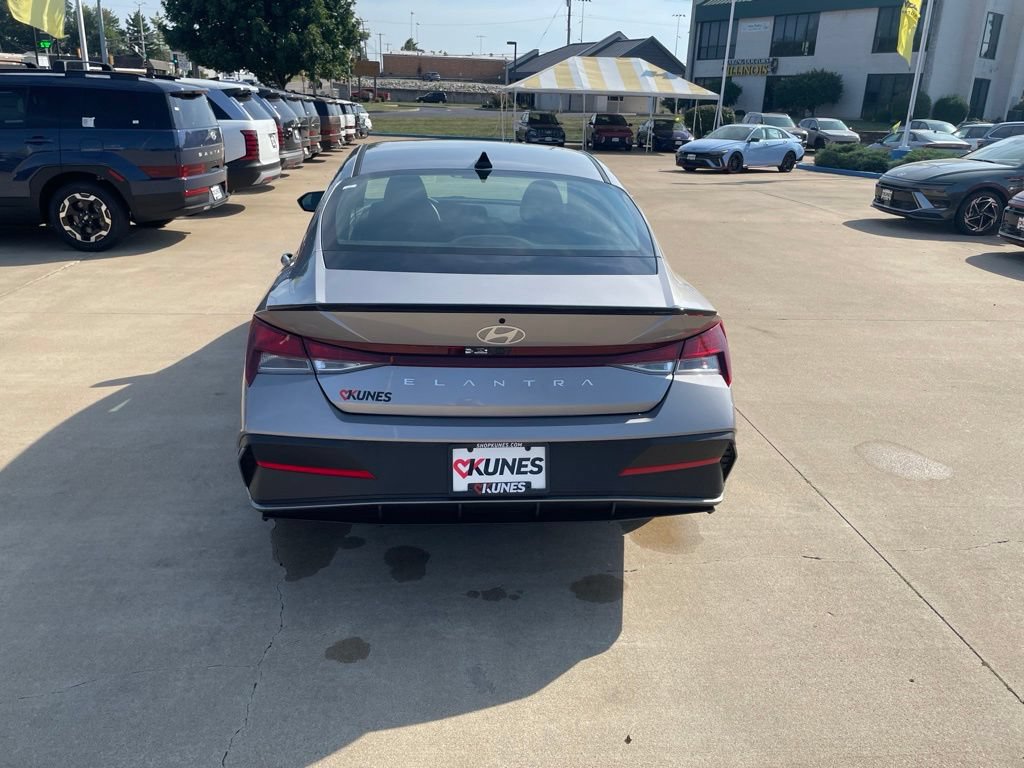 Used 2025 Hyundai Elantra Sport w/ Cargo Package FWD image 5
