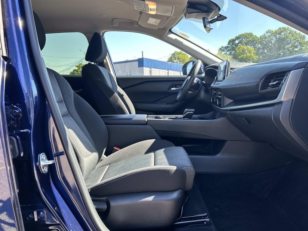 Certified 2024 Nissan Rogue SV AWD/4WD image 17