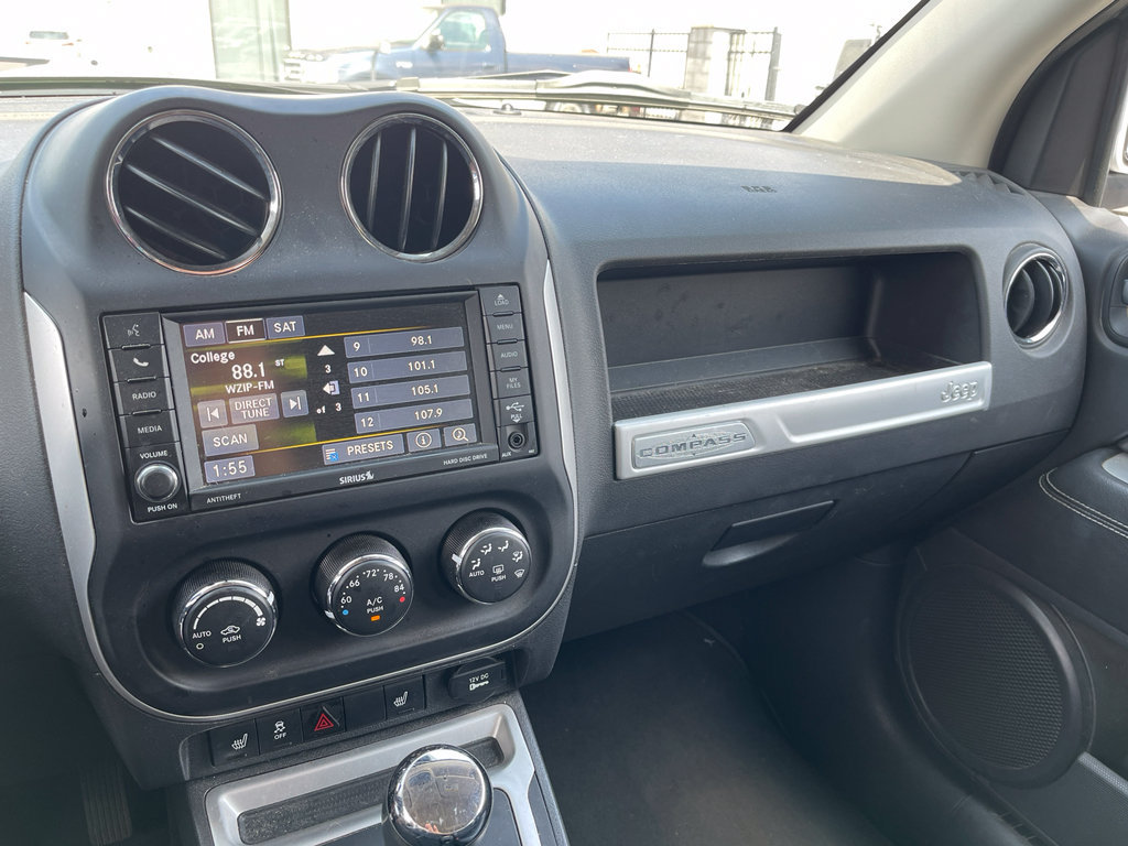 Used 2017 Jeep Compass Latitude FWD image 11