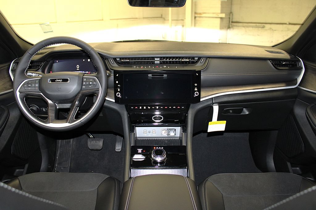 New 2026 Jeep Grand Cherokee Altitude AWD/4WD image 9