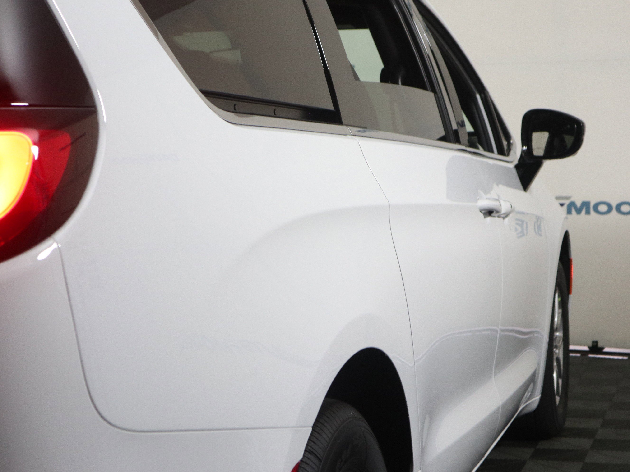 New 2026 Chrysler Pacifica Select image 5