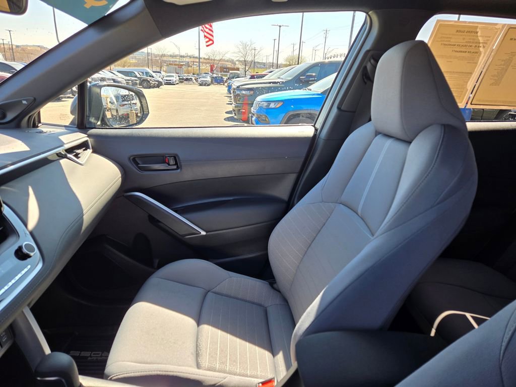 Used 2025 Toyota Corolla Cross AWD Hybrid w/ Moonroof Package image 25