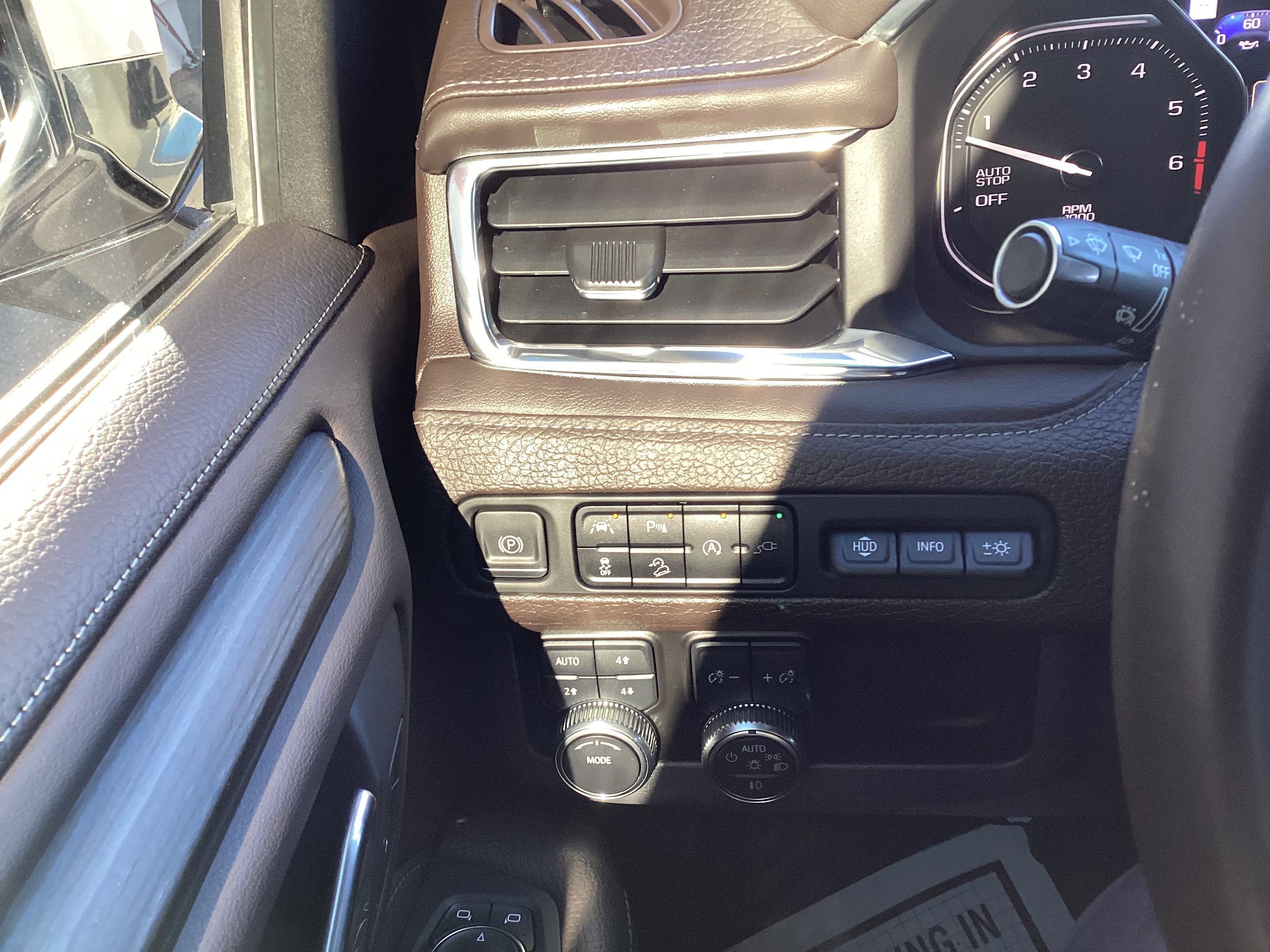 Used 2021 GMC Yukon XL Denali w/ Denali Premium Package image 50