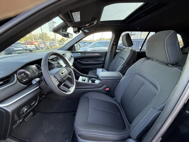 New 2025 Jeep Grand Cherokee Laredo X image 11