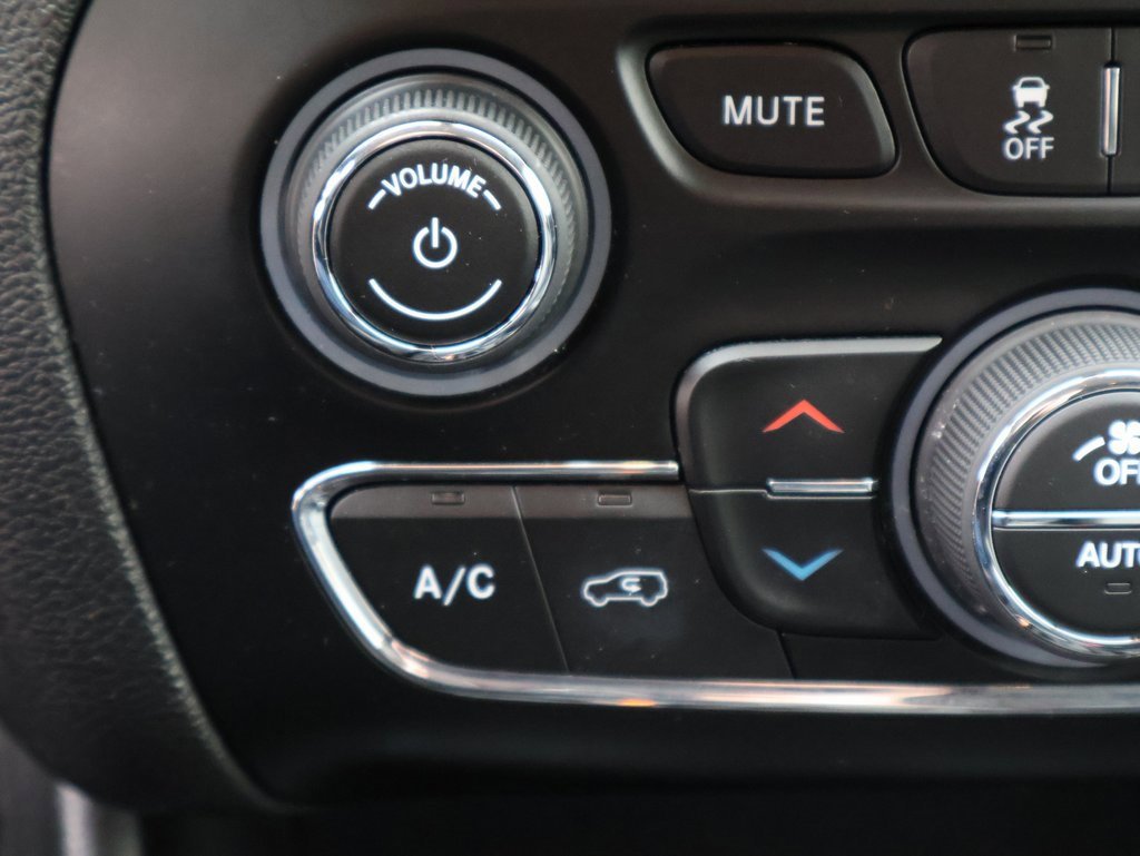 Used 2019 Jeep Cherokee Limited w/ Luxury Group image 32