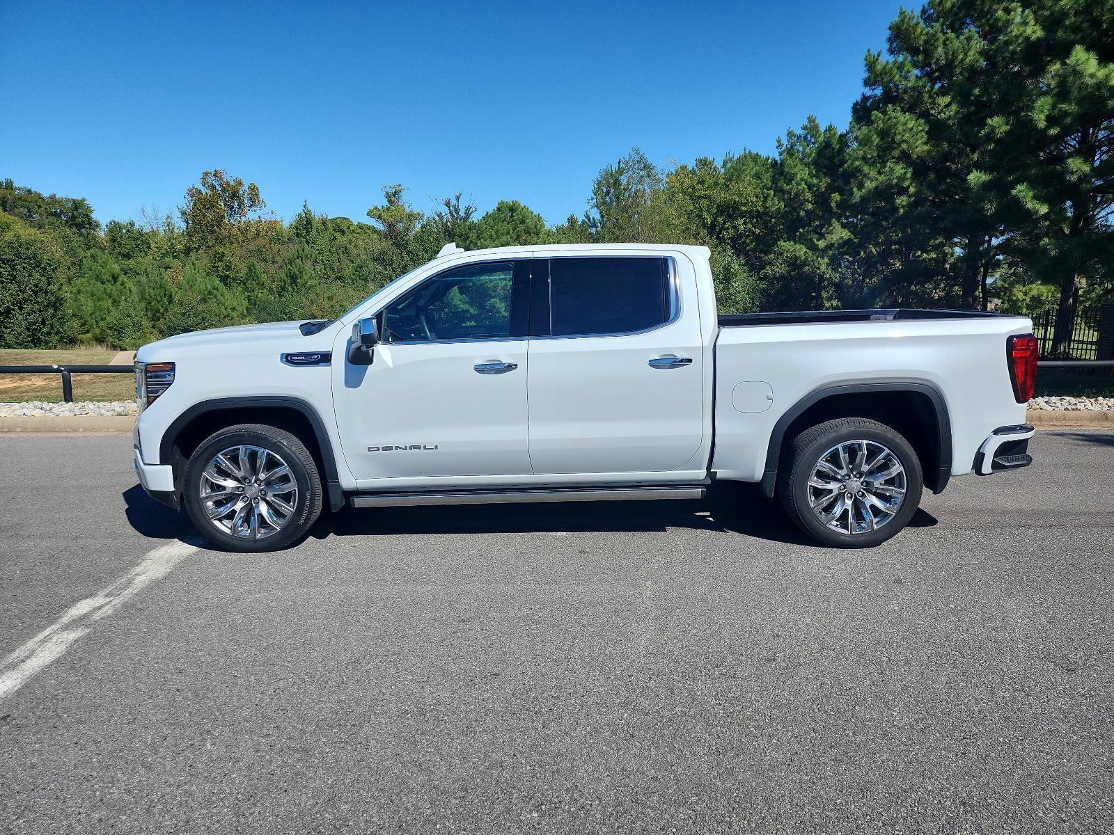 Used 2026 GMC Sierra 1500 Denali w/ Denali Reserve Package AWD/4WD image 2