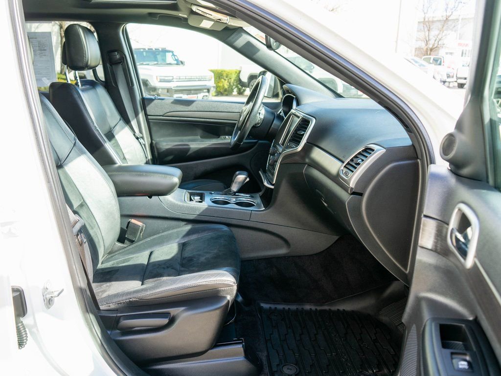 Used 2017 Jeep Grand Cherokee Altitude image 10