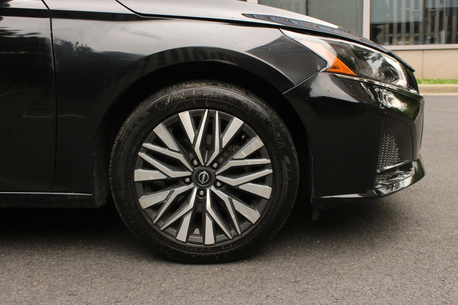 Used 2024 Nissan Altima 2.5 SV AWD/4WD image 4