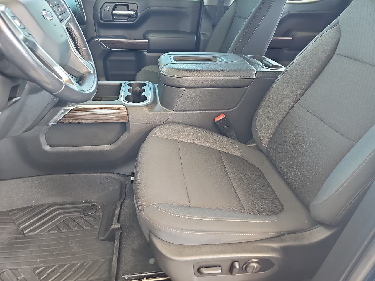 Used 2021 Chevrolet Silverado 1500 LT Trail Boss w/ Bed Protection Package AWD/4WD image 18