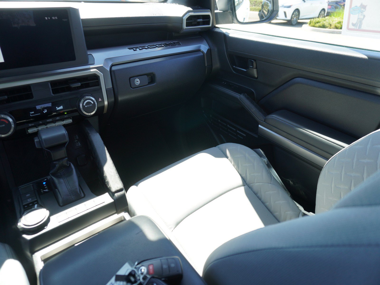Used 2025 Toyota Tacoma SR5 AWD/4WD image 17