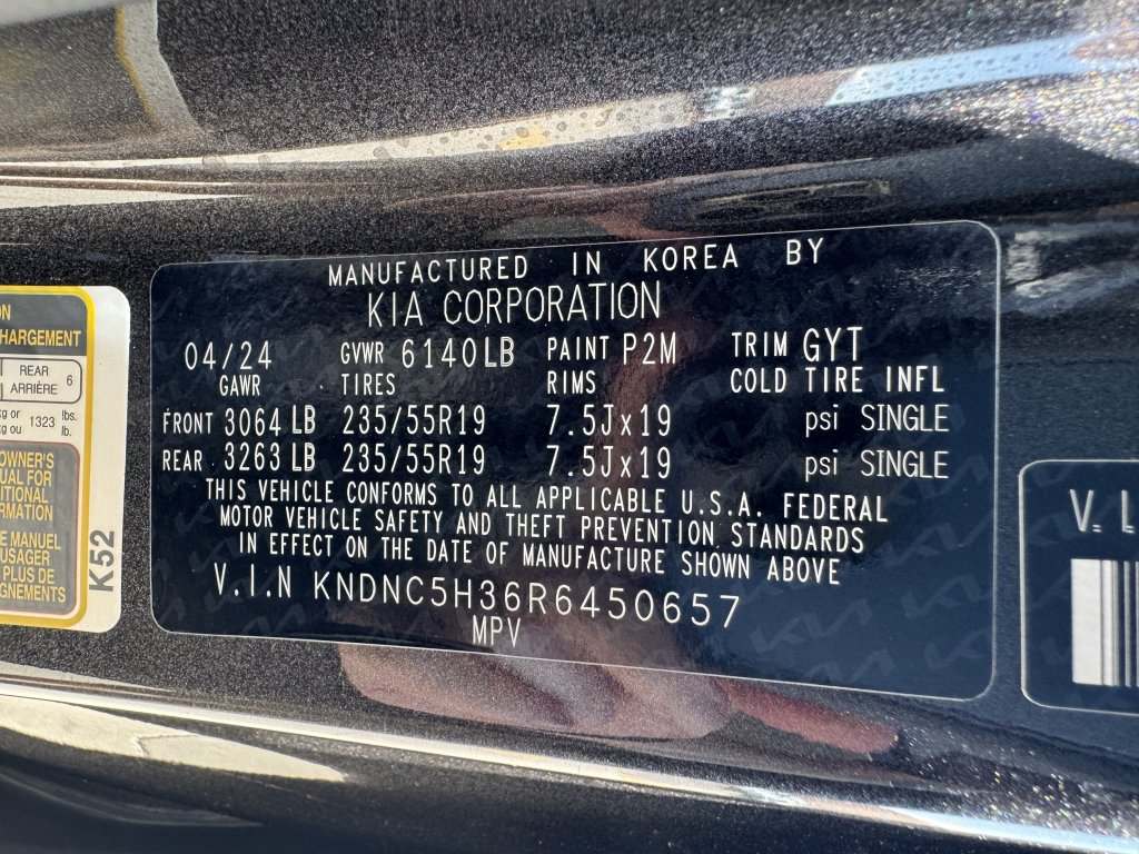 Used 2024 Kia Carnival EX FWD image 41