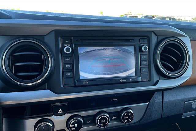 Used 2018 Toyota Tacoma SR5 AWD/4WD image 15