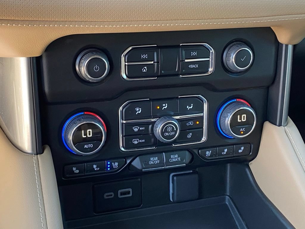 Used 2024 Chevrolet Suburban Premier w/ Advanced Technology Package AWD/4WD image 18