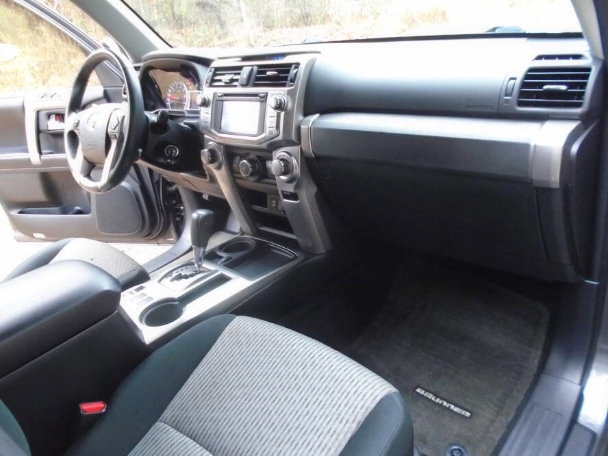 Used 2018 Toyota 4Runner SR5 image 27