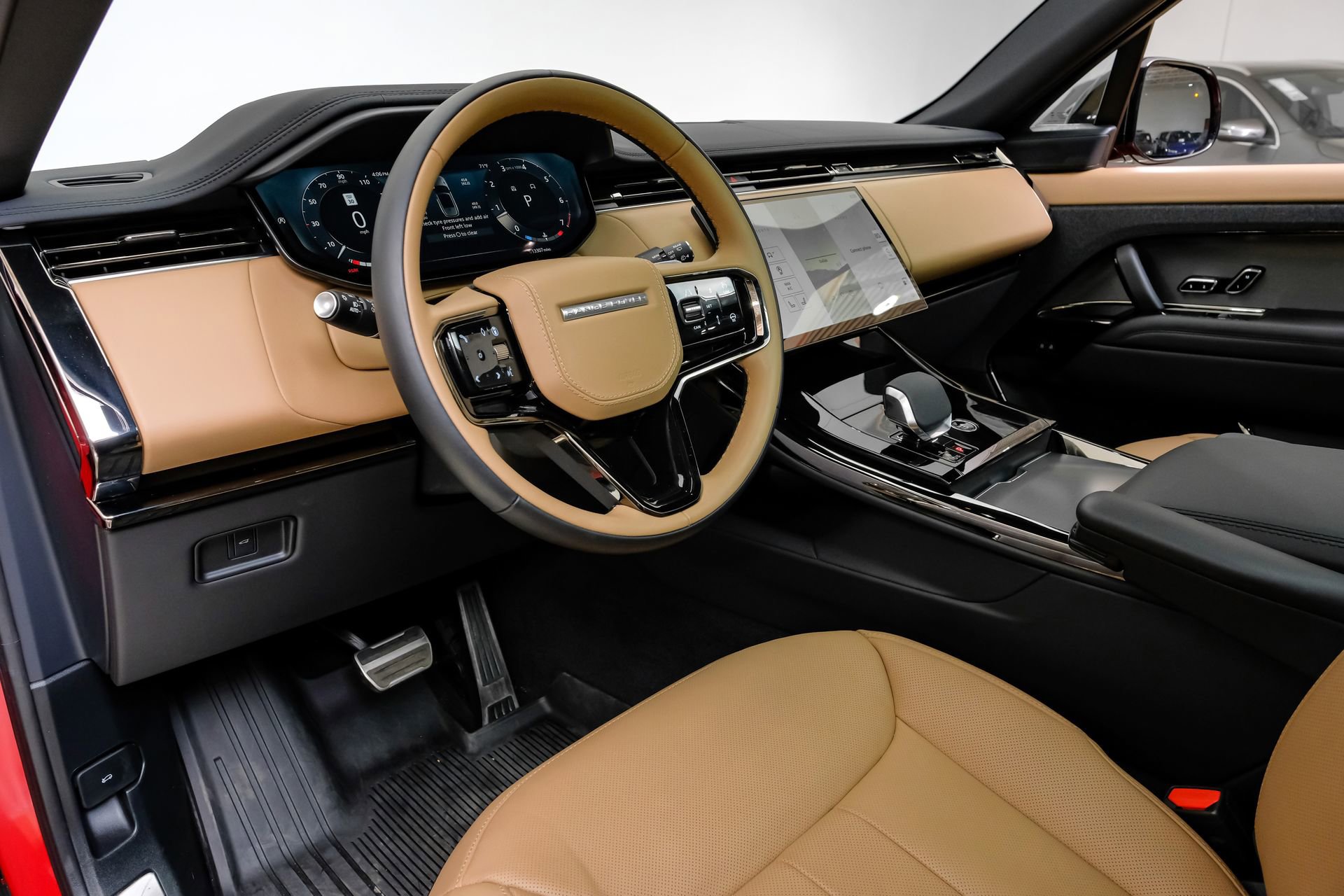 Used 2024 Land Rover Range Rover Sport Dynamic SE image 3