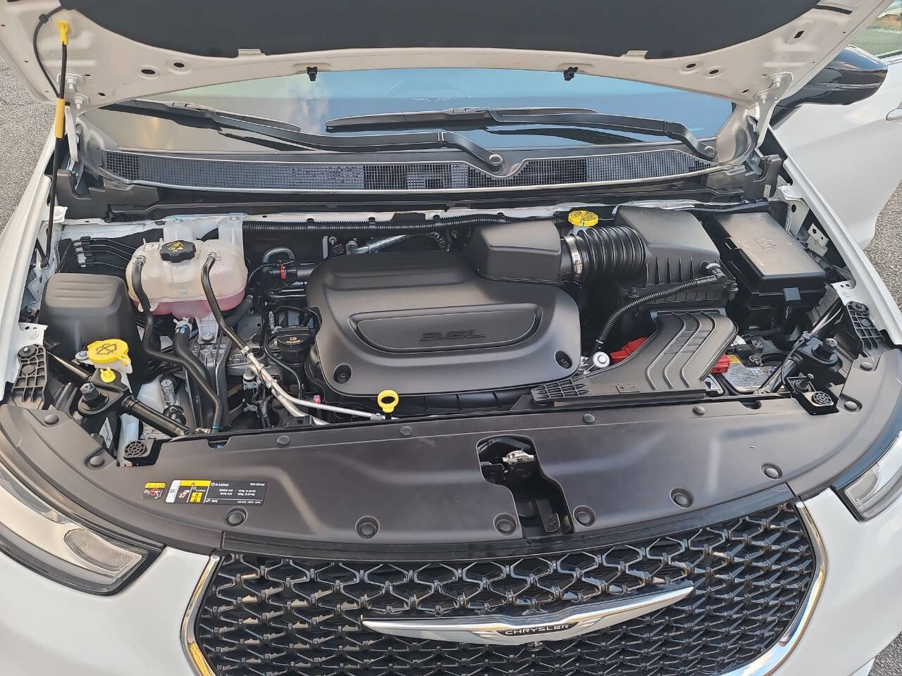 Used 2025 Chrysler Pacifica Select FWD image 39