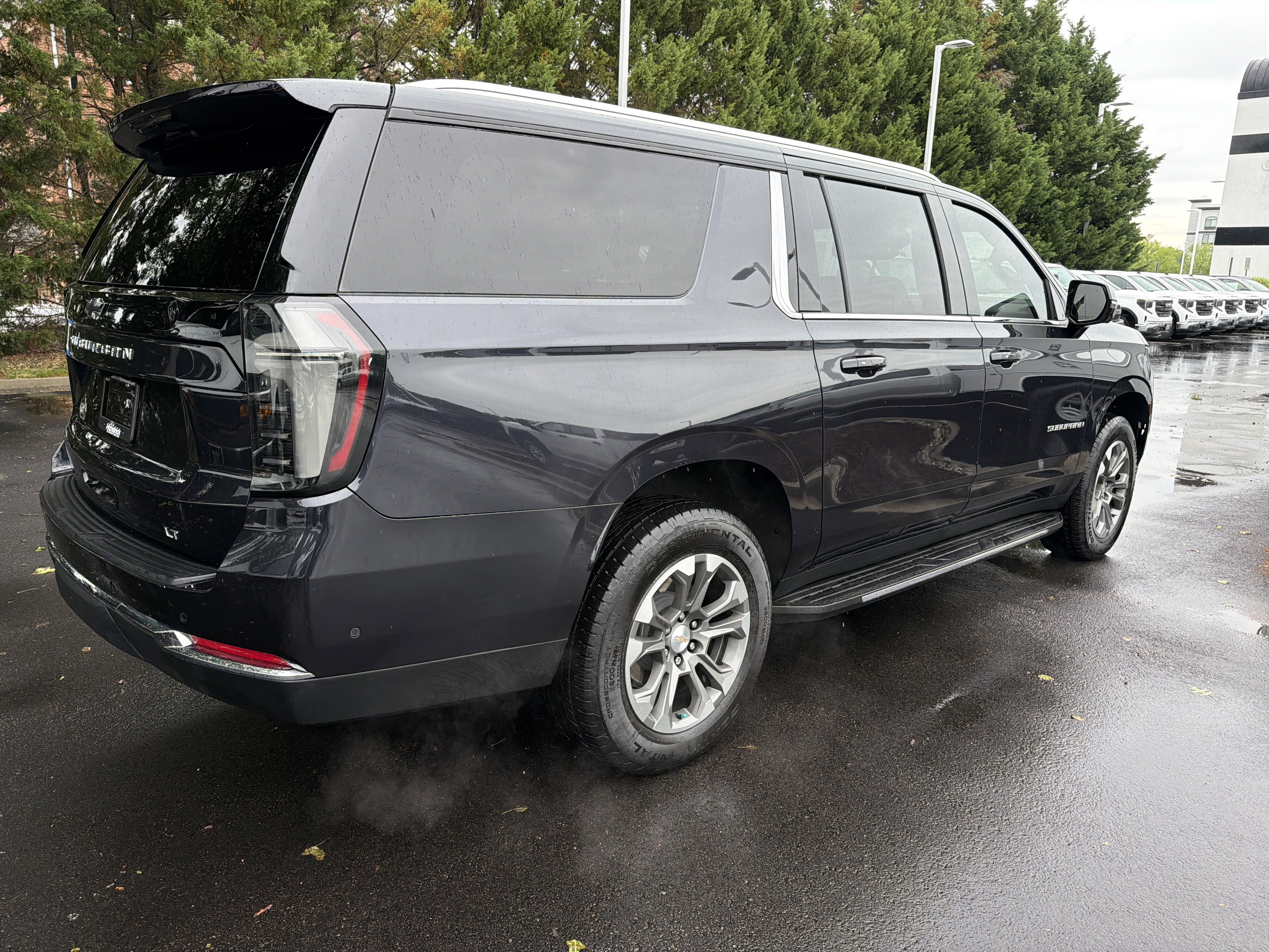 Used 2025 Chevrolet Suburban LT w/ Comfort Package RWD image 10