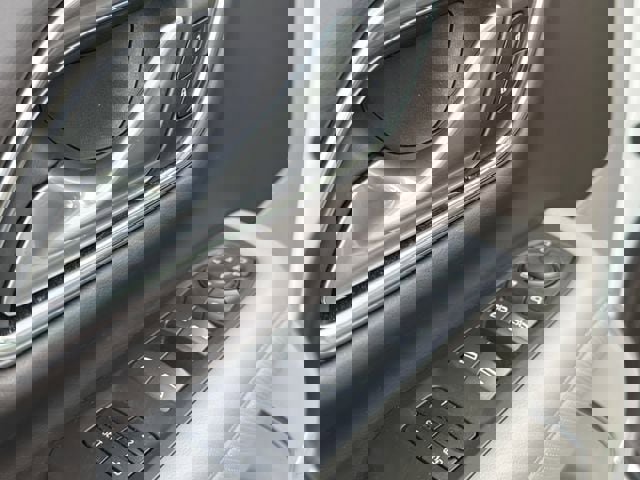 Used 2022 GMC Yukon SLT w/ SLT Premium Package image 29