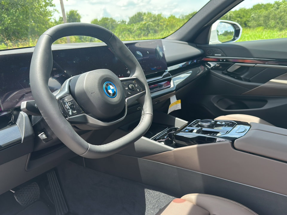 New 2026 BMW i5 eDrive40 image 9