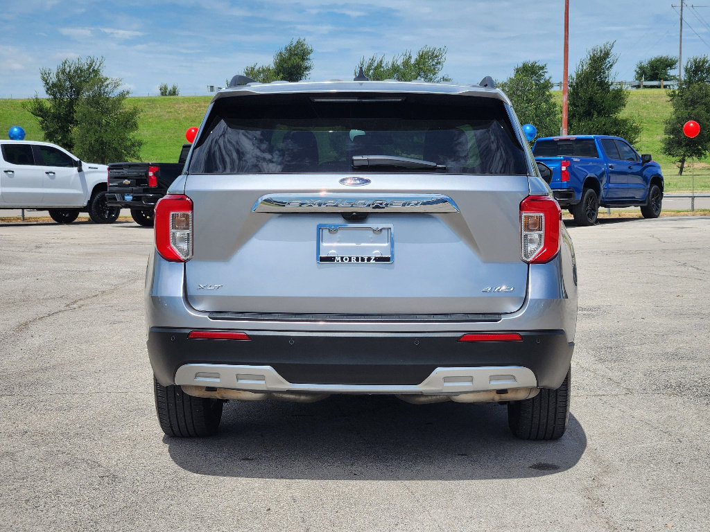 Used 2023 Ford Explorer XLT w/ Equipment Group 202A image 5