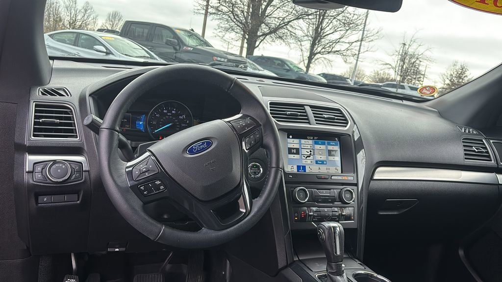 Used 2018 Ford Explorer XLT w/ Equipment Group 202A image 13