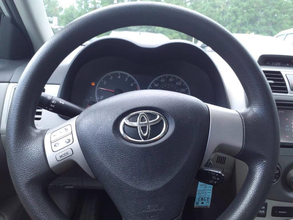 Used 2013 Toyota Corolla LE Special Edition FWD image 19