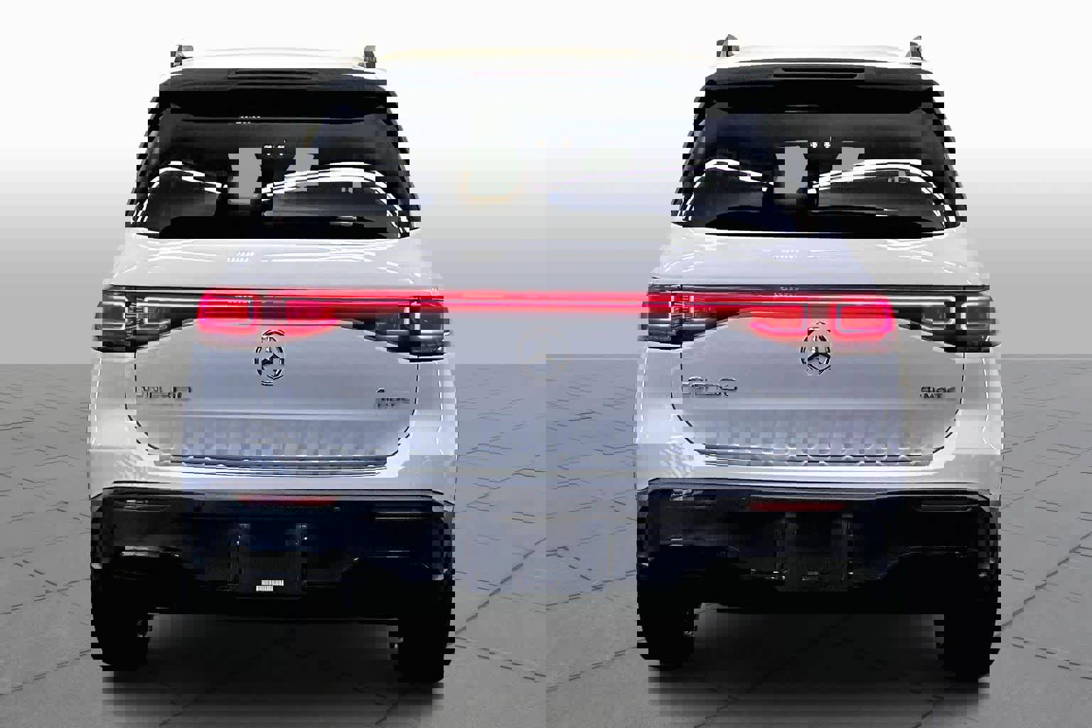 Used 2023 Mercedes-Benz EQB 300 4MATIC image 4