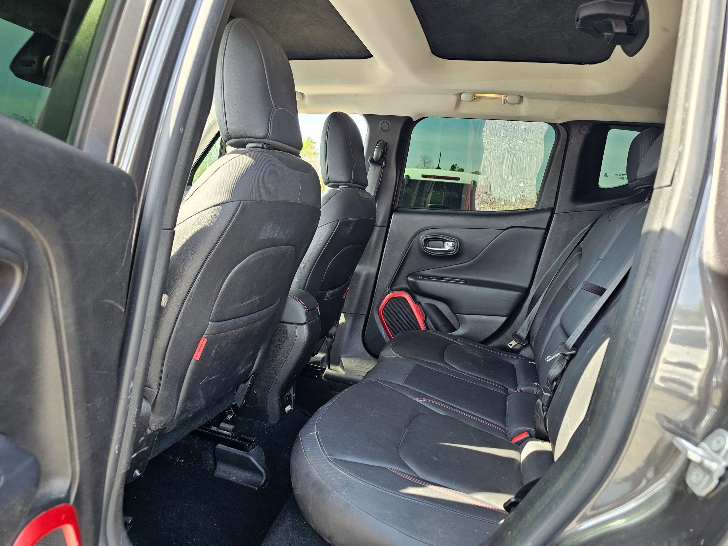 Used 2016 Jeep Renegade Trailhawk w/ Premium Trailhawk Package image 6