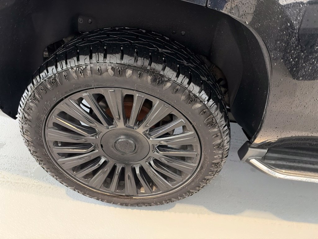 Used 2016 Cadillac Escalade Luxury AWD/4WD image 9