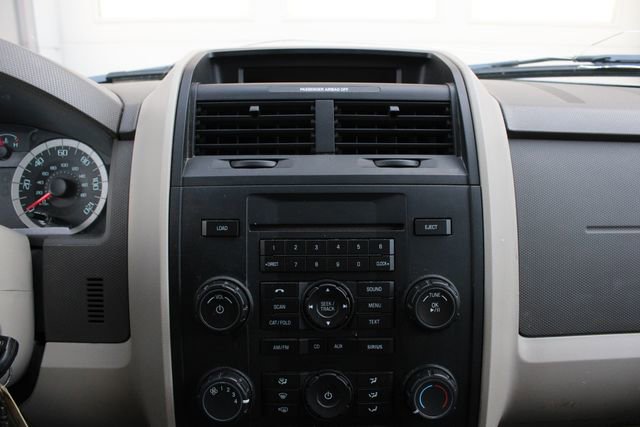 Used 2010 Ford Escape XLS AWD/4WD image 15