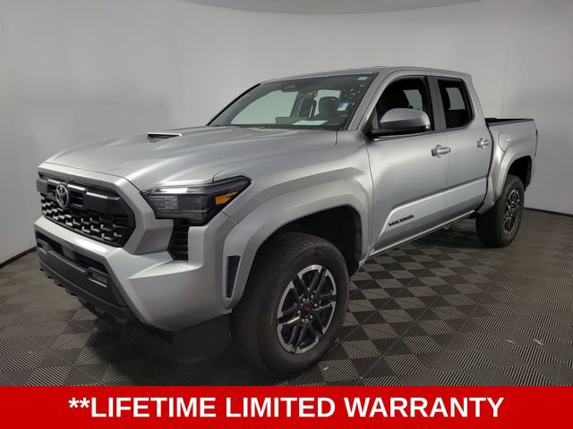 Used 2024 Toyota Tacoma TRD Sport AWD/4WD image 3