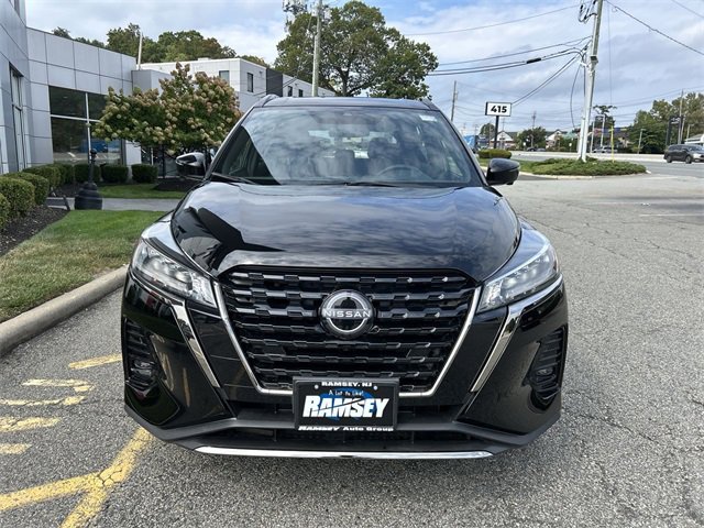 Certified 2024 Nissan Kicks SR image 3