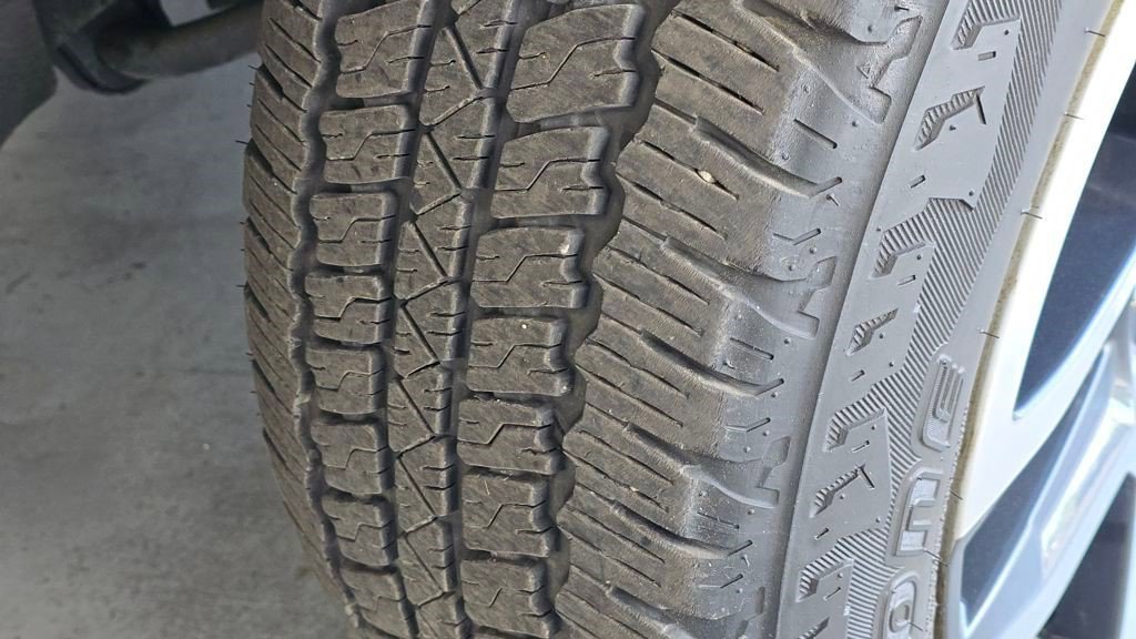 Certified 2024 Chevrolet Colorado Z71 w/ Z71 Convenience Package 2 image 11